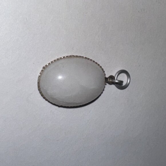 Snowy Quartz Oval Pendant - Picture 4 of 7